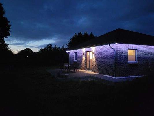 Außenbeleuchtung rund um das Haus