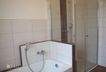 Bad mit Dusche und Wanne