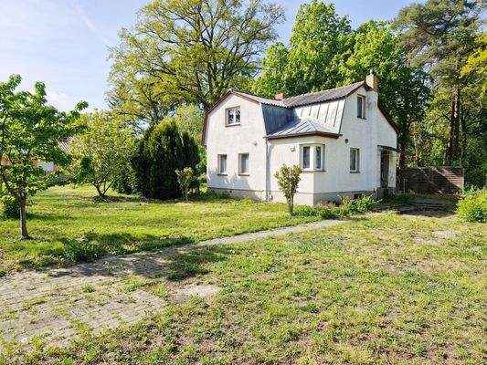 Hausansicht mit Eingang