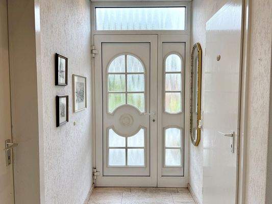 Heller Eingansbereich