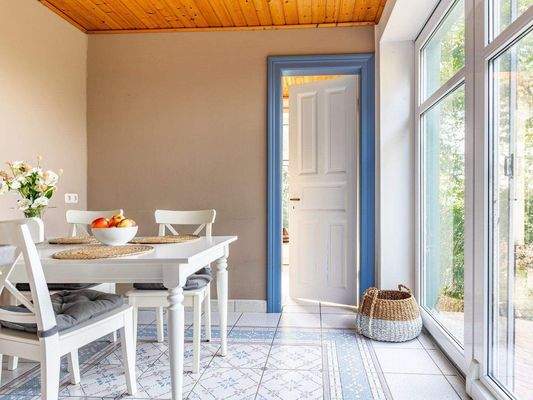 Essplatz mit Zugang zur Terrasse