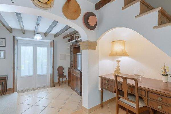 Klassische Treppe mit Steindetails