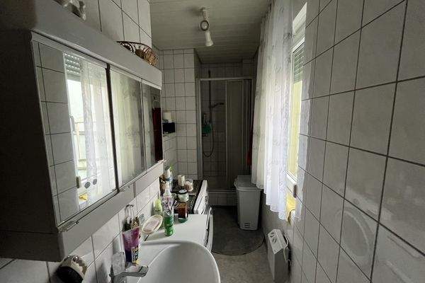 Duschbad EG mit Waschmaschinenplatz