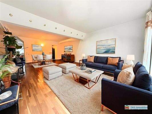 Wohnzimmer mit Essbereich (virtual staging)