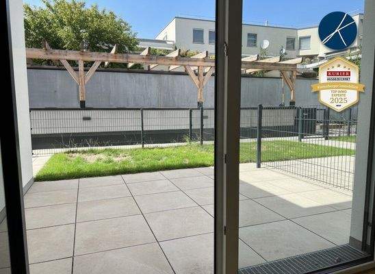 Terrasse und kleiner Vorgarten