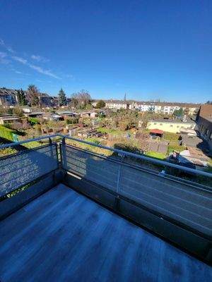 Balkon aus Küche mit Ausblick.jpeg