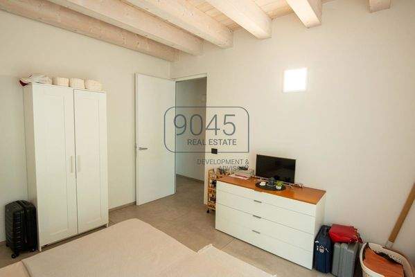 Eckreihenhaus-Villa mit großem Garten in Castion Veronese - Gardasee