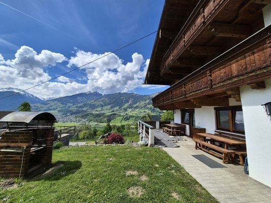 Gartenterasse mit Aussicht