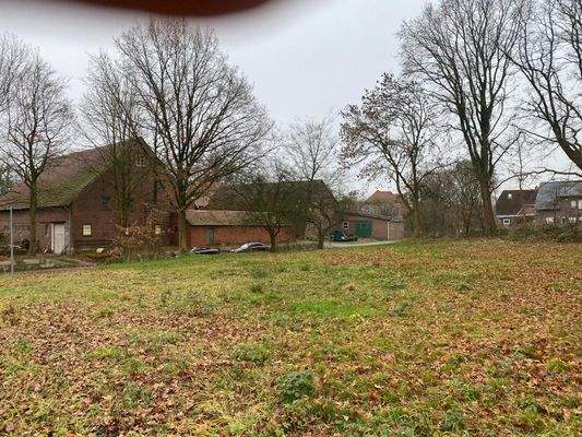 Blick auf das Grundstück  