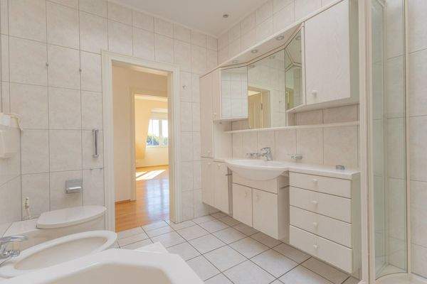 Tageslichtbad mit Dusche