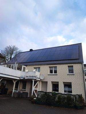 neu: Dach-Eindeckung und PV-Anlage