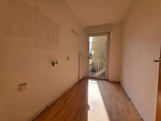 Hauswirtschaftsraum mit Zugang zur Terrasse