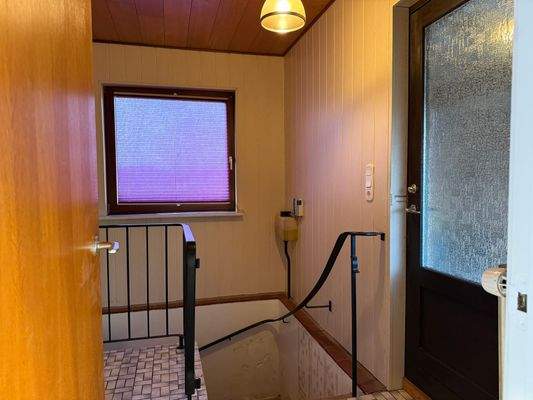 Nebenein- und Kellerzugang