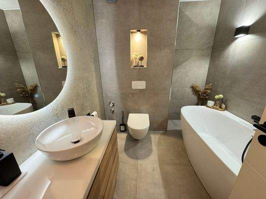 Badezimmer mit Badewanne