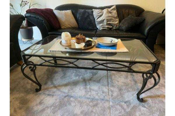 22 aktuell Glastisch_