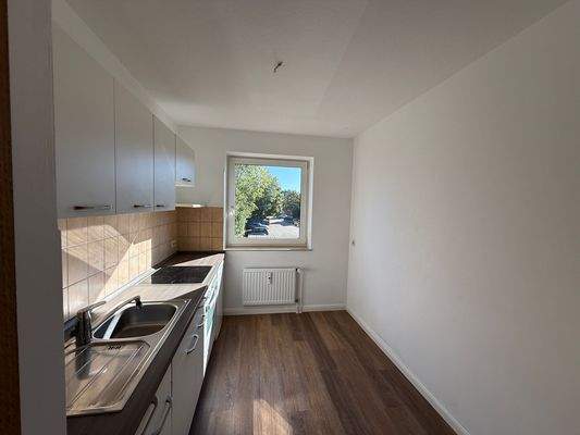 Moderne Küche mit Fenster