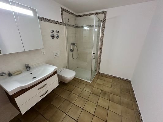 großes Duschbad