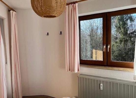 Schlafzimmer mit Balkonzugang