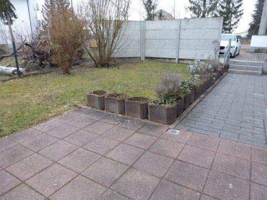 Zugang Haus u. kleiner Garten