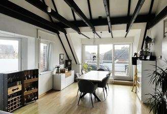 Wohn-/Esszimmer mit Balkon