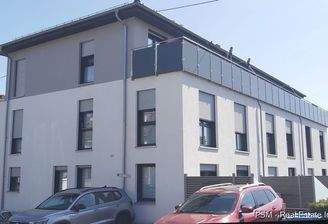 Parkplätze vor dem Haus