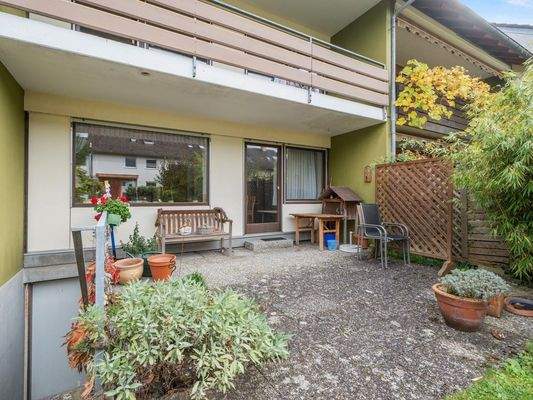 teilüberdachte Terrasse