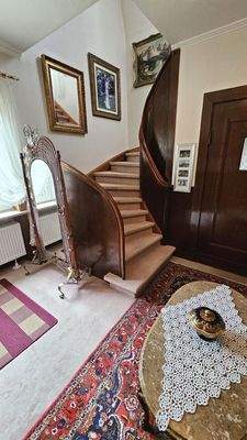 EG: Diele mit Treppe zum OG-DG