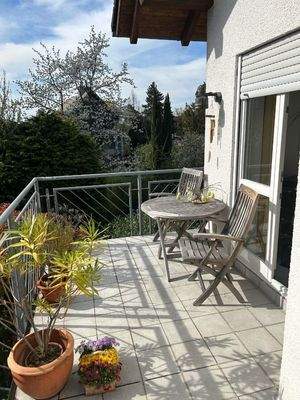 Sonniger Balkon zum erholen und entspannen