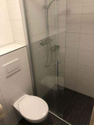 Gäste-WC mit Dusche.jpg