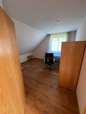 Schlafzimmer / Kinderzimmer DG