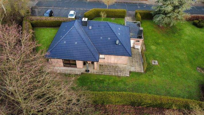 184.Südseite des Bungalows mit Terrasse.jpeg