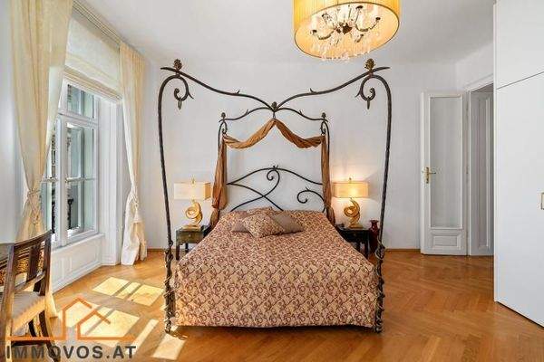 gro&#223;z&#252;giges Schlafzimmer mit Schrankverbau