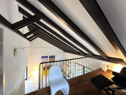 Offene Galerie mit Blick in den Wohnbereich