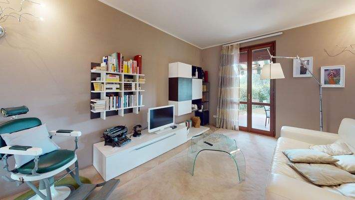 NA-072-9-Appartamento-arredato-con-corte-esclusiva