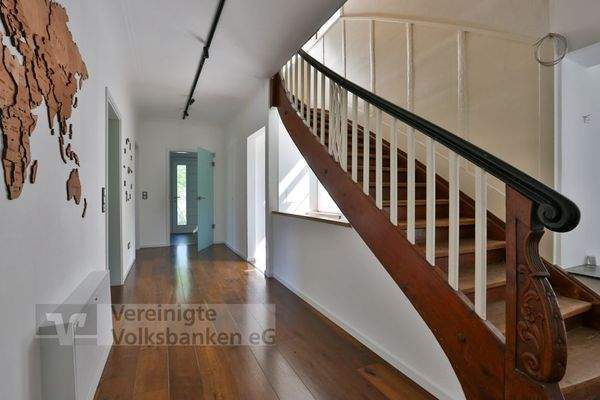 EG-Flur Blick zur Haustüre