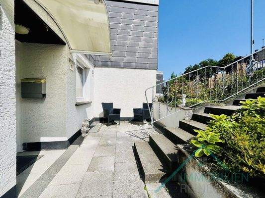 Eingangsbereich vorm Haus