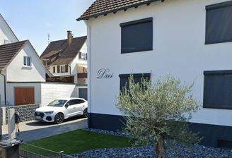 Haus von Straße.jpg