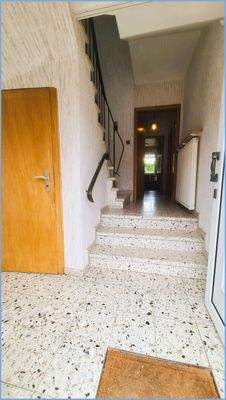 Eingangsbereich /Treppe