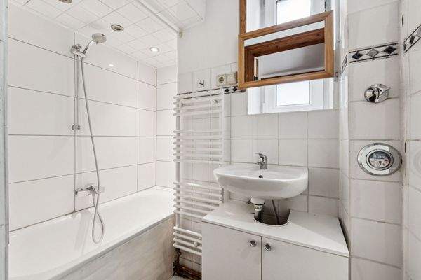 Badezimmer mit Tageslicht