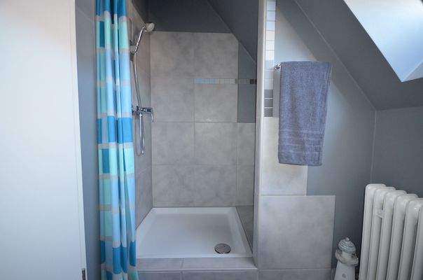 DG 1: Bad mit Dusche