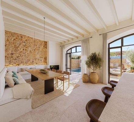 Gemütlicher Essbereich mit Blick zum Pool