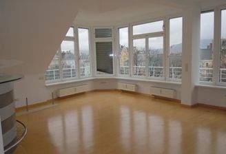 Wohnzimmer mit Barbereich