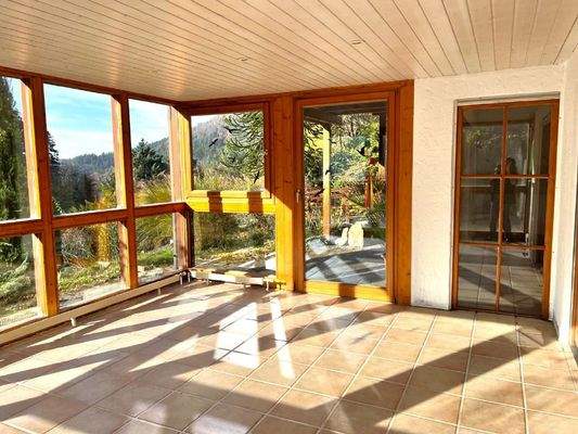 UG: Wintergarten mit Zugang zur Terrasse