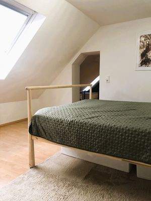 1.Schlafzimmer im DG (mit Zugang zum Speicher/Ankleidezimmer)