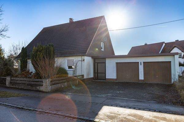 Handwerker-Projekt zur Renovierung (OKAL-Fertighaus mit PV-Anlage)