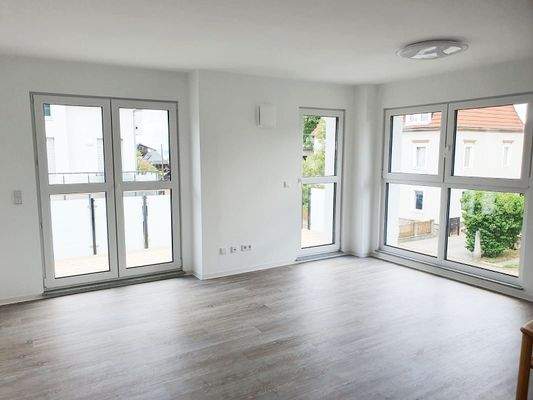 großes und helles Wohnzimmer