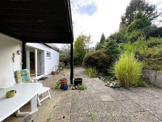 eine schöne, große Terrasse