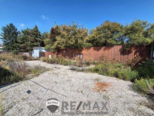 3 Einfahrt zum Platz GST 1220 Breitenlee