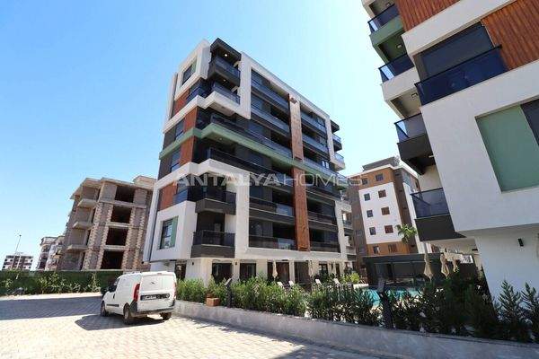 Apartments in a Complex with a Pool Near Hospital in Antalya