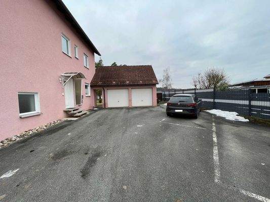 Garagenstellplatz und Außenstellplatz